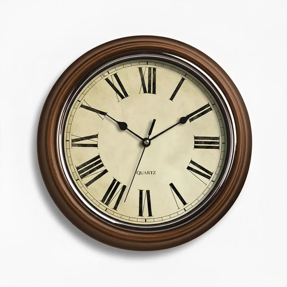 Cadran d'horloge à chiffres romains avec le IIII traditionnel à la position du 4