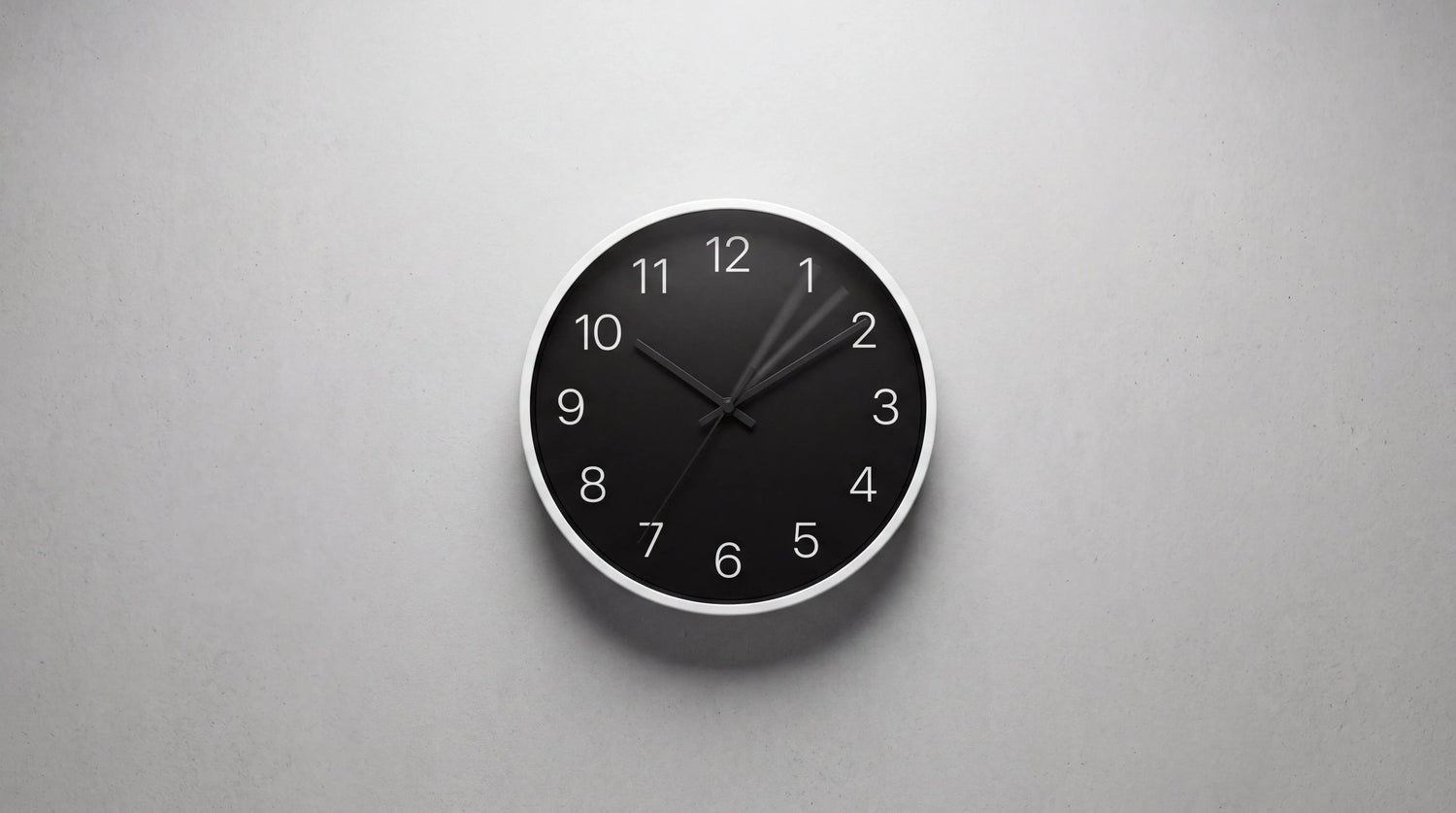 Remplacer le mécanisme d'une horloge murale en 6 étapes (et passer au silencieux) - L'Horloge Murale