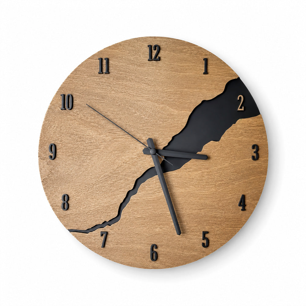 Horloge murale bois Ardennes cadran rond fissure naturelle