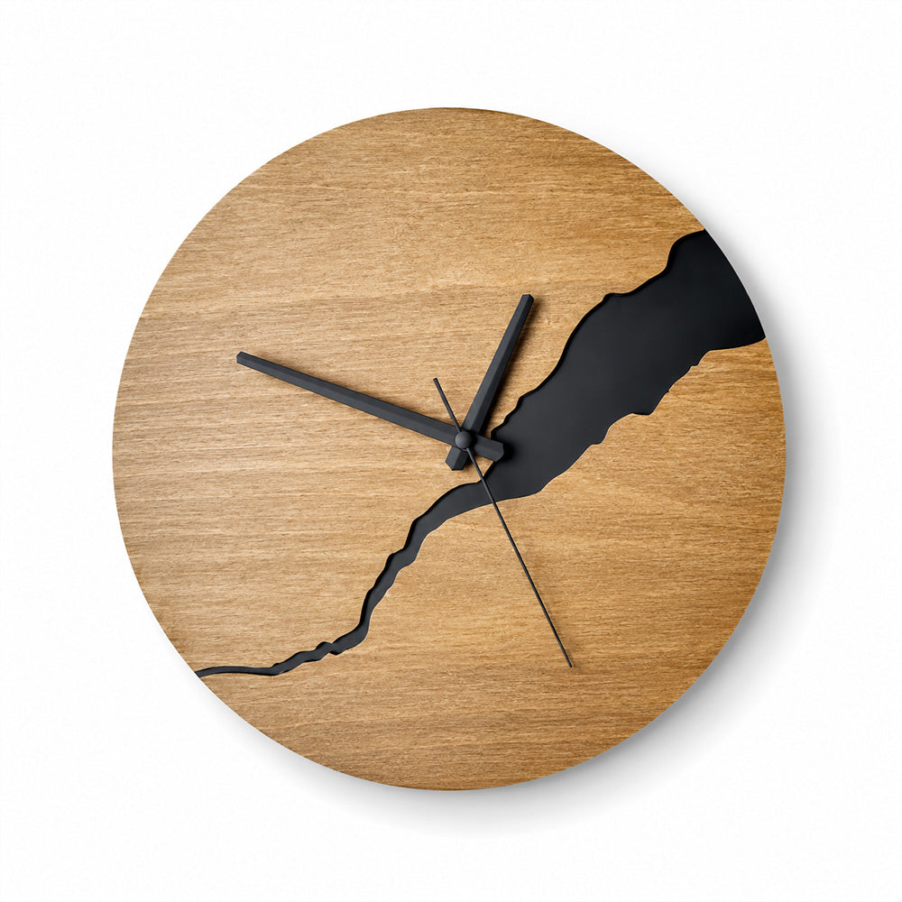 Horloge murale bois Ardennes cadran rond fissure naturelle