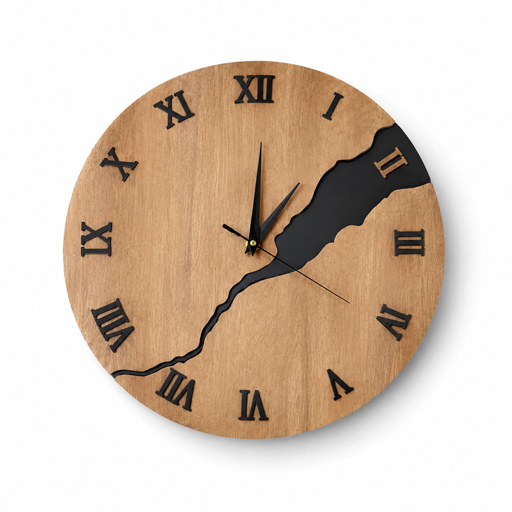 Horloge murale bois Ardennes cadran rond fissure naturelle