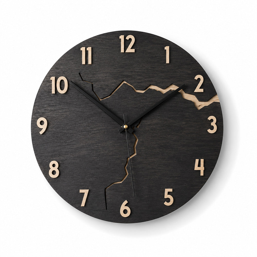 Horloge murale bois Ardennes cadran rond fissure naturelle