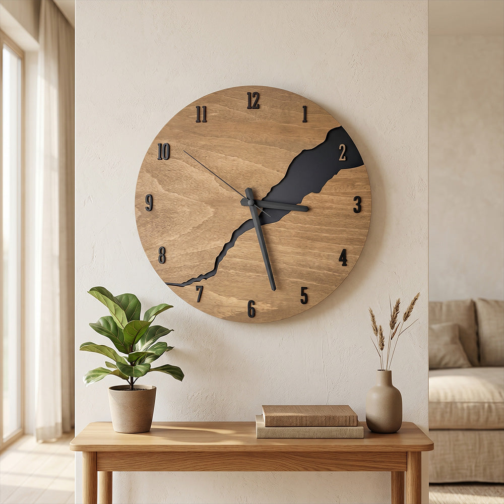 Horloge murale bois Ardennes cadran rond fissure naturelle