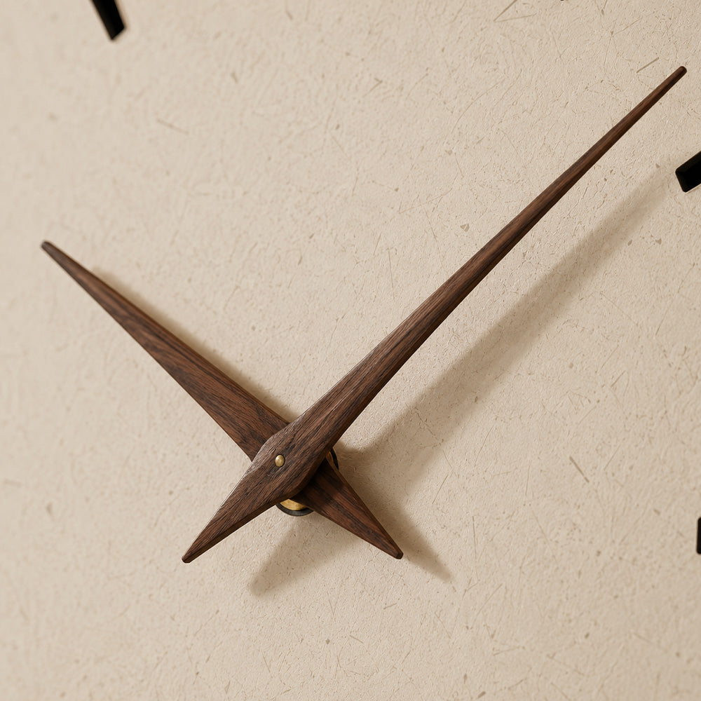 Horloge murale bois Honfleur cadran crème rétro carrée