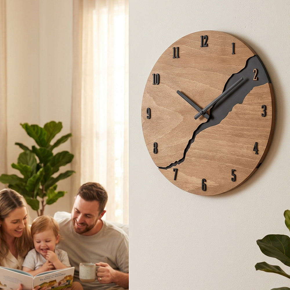 Horloge murale bois Ardennes cadran rond fissure naturelle