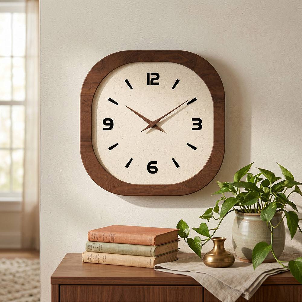 Horloge murale bois Honfleur cadran crème rétro carrée