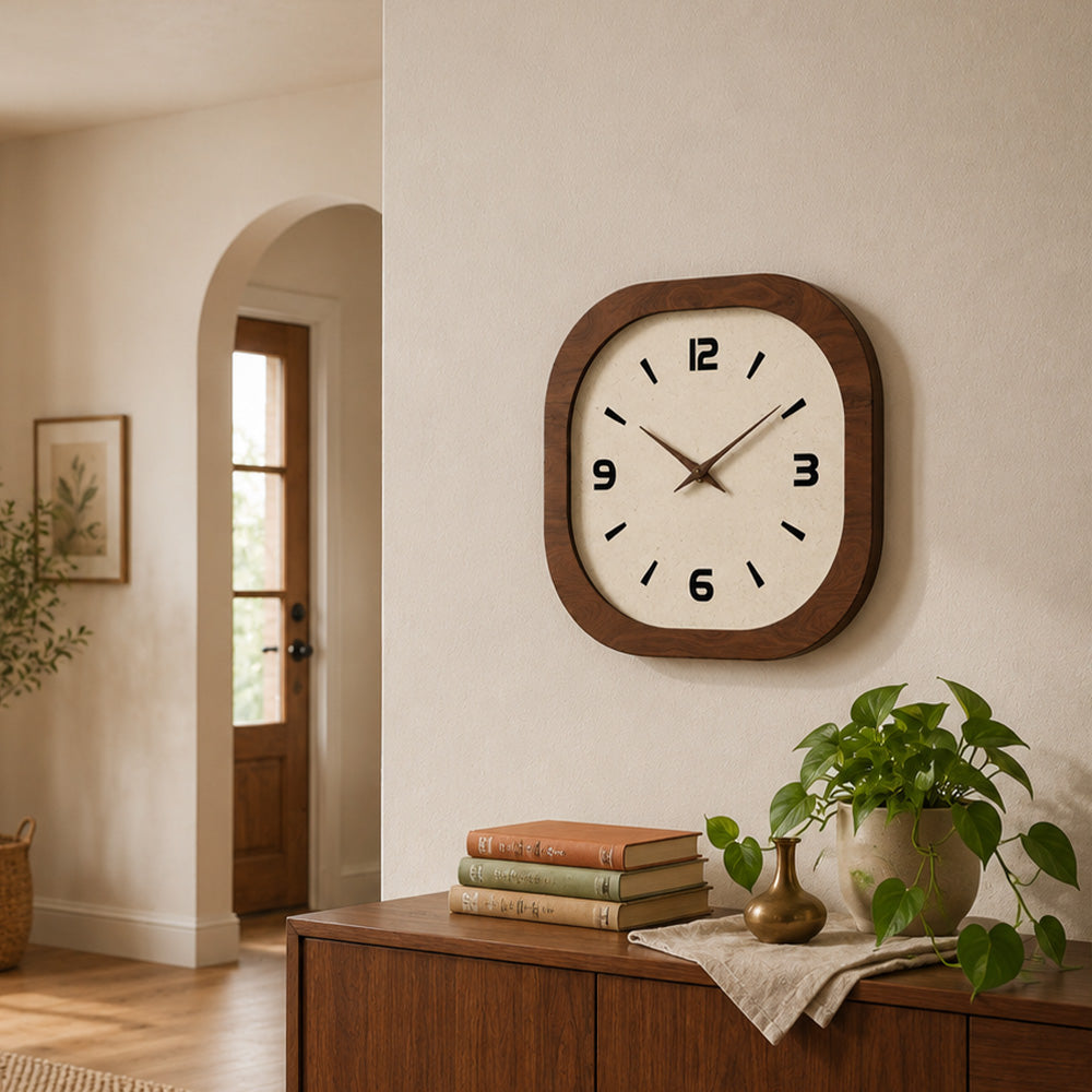 Horloge murale bois Honfleur cadran crème rétro carrée
